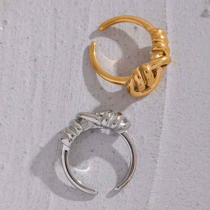 Twisted Knot Ring